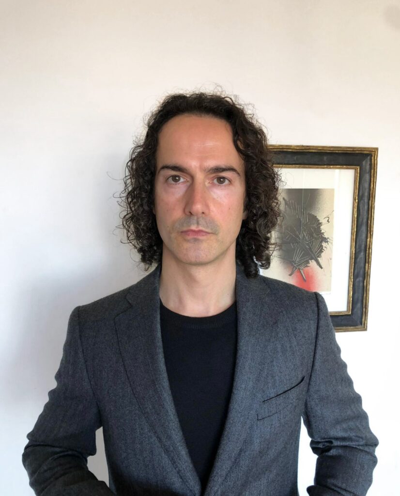Andrea Papini is a member of the Freudian School of Psychoanalysis.